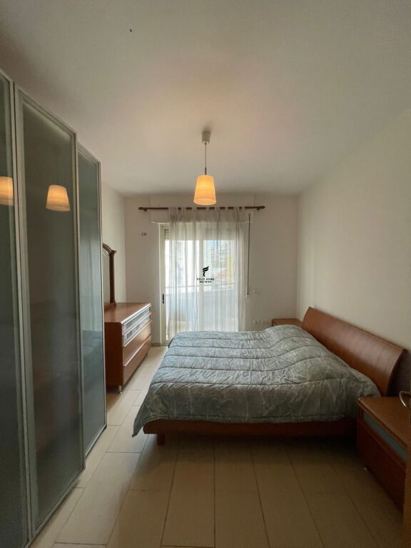 APARTAMENT ME QERA 2+1 PAZARI I RI 60.000 LEKE FH-77675