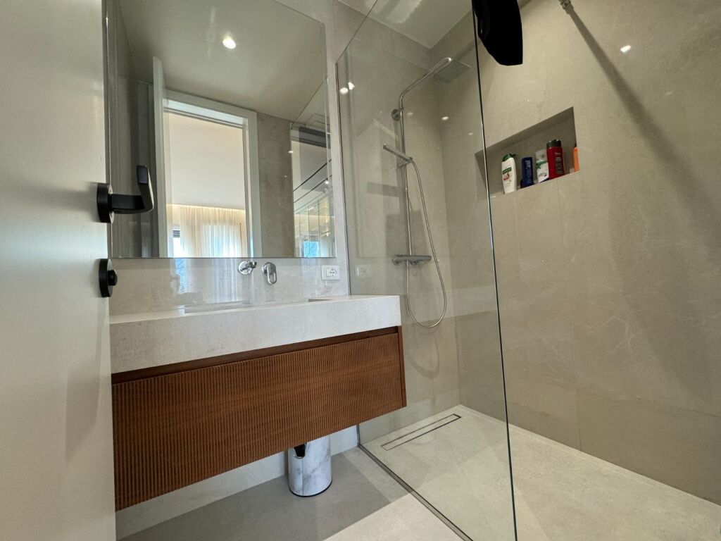 Shitet apartament 2+1 Gjiri Lalzit Kompleksi Vala Mar 🌊