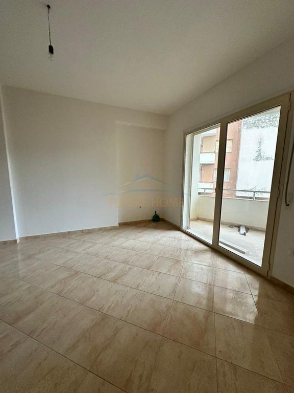 Shitet, Apartament 2+1+2,Lungomare, Vlorë.