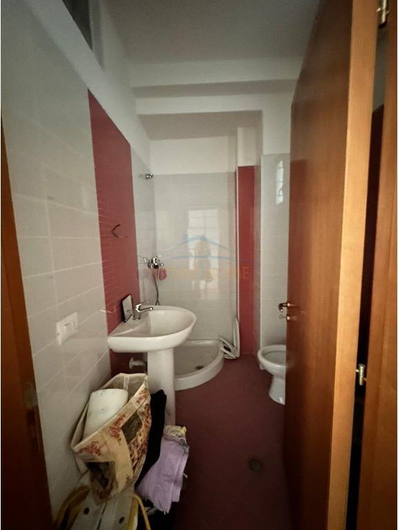 Shitet, Apartament 2+1+2,Lungomare, Vlorë.