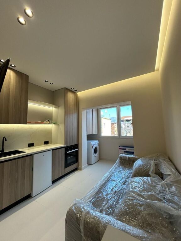 Monolocali in Affitto – 35.000 Lek / Mese  📍 Posizione: Ex-Ristorante Durrësi,