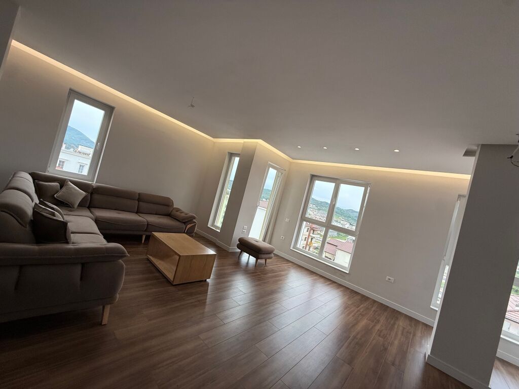 Apartament 3+1+2 ne Sauk me post parkim