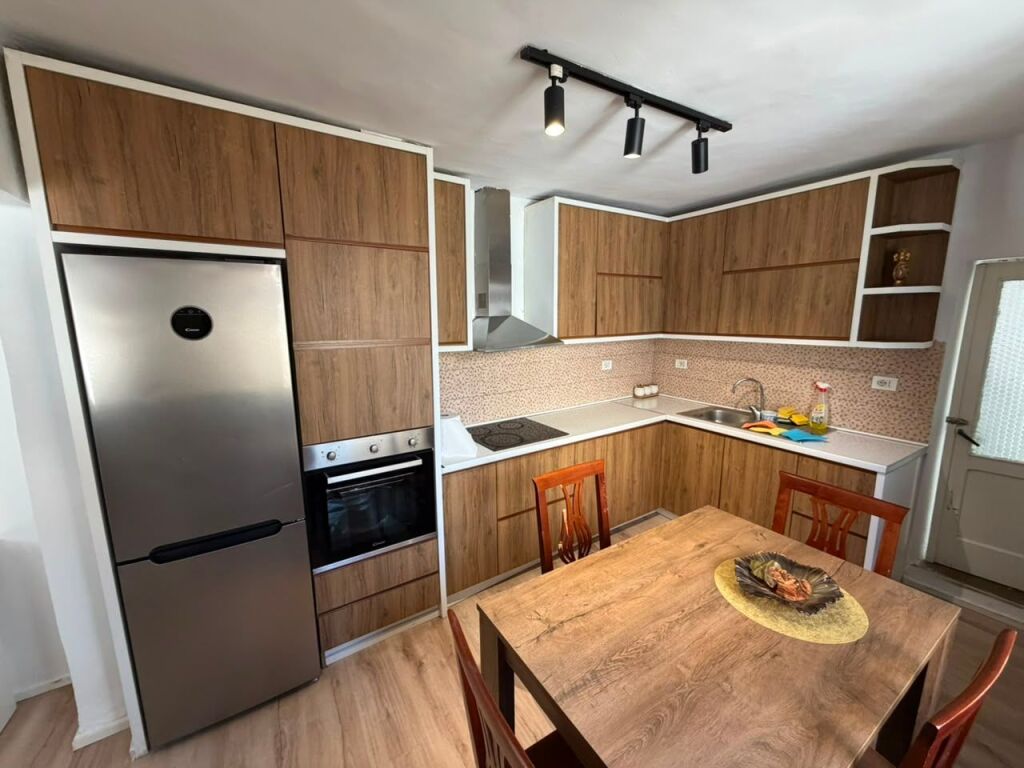 📣 Jepet me Qira Apartament 1+1  📍 Adresa: Medreseja💶 Çmimi: 50,000 Lek / muaj