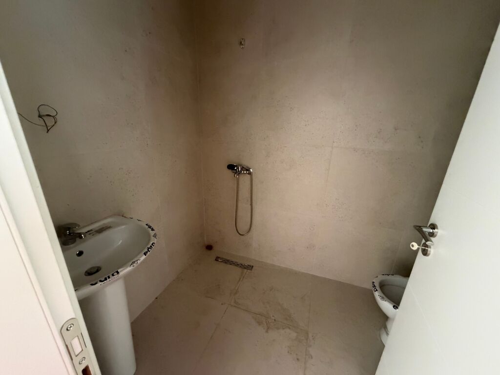 Shitet 2+1,afer urban gate astir,142.500 leke,jo kredi