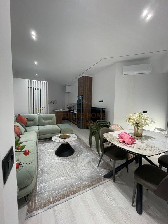 Shitet , Apartament 1+1 ,Rruga ''Murrat Terbaci'' ,Vlorë.
