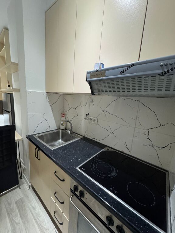 GARSONIERE ME QERA 40M2 RRUGA E BARRIKADAVE 42.000 LEKE FH-77647