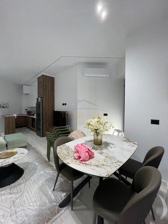 Shitet , Apartament 1+1 ,Rruga ''Murrat Terbaci'' ,Vlorë.
