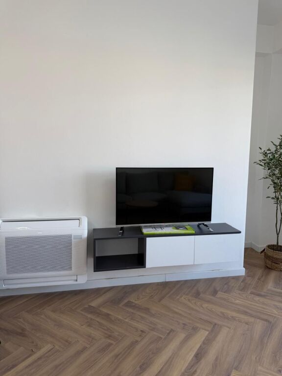 Jepet me qera apartament 1+1 + post parkimi tek Golden Park