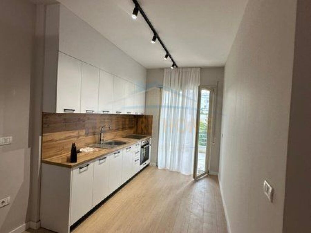 Shitet, Apartament 2+1, Fresk, Tirane