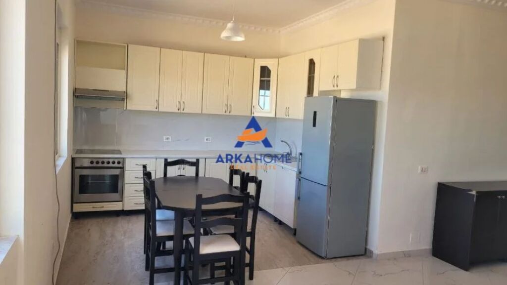 AFFITTASI APPARTAMENTO 3+1+3 CON VERANDA " VIA VIOLETA MANUSHI " 631 EURO
