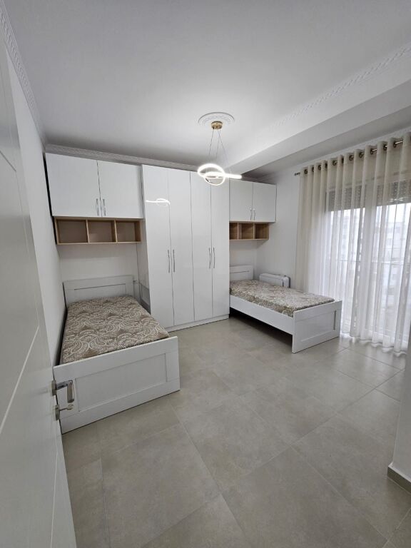 Apartament 2+1+ 2 per qera Astir Vila L 2 !