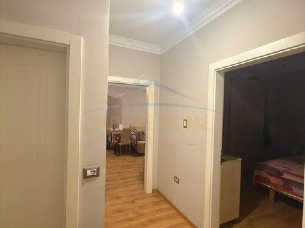 Shitet, Apartament 1+1, Unaza e Re, Tiranë