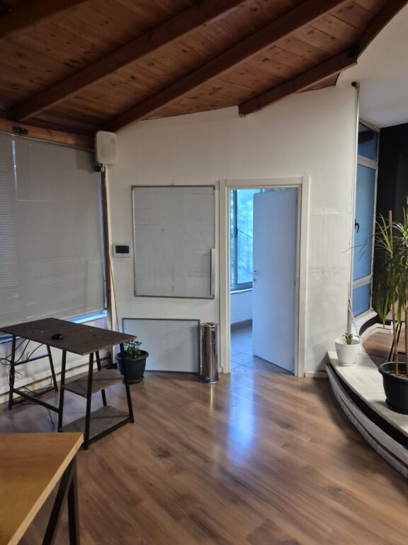 Spazio per ufficio in affitto in Via Kavaja!!