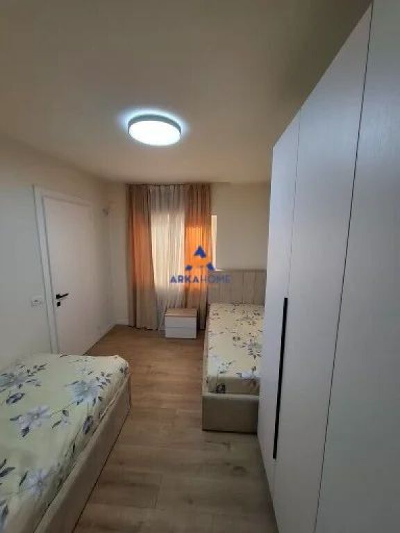 JEPET APARTAMENT 2+1 ME QERA " RRUGA E BARRIKADAVE " 631 EURO