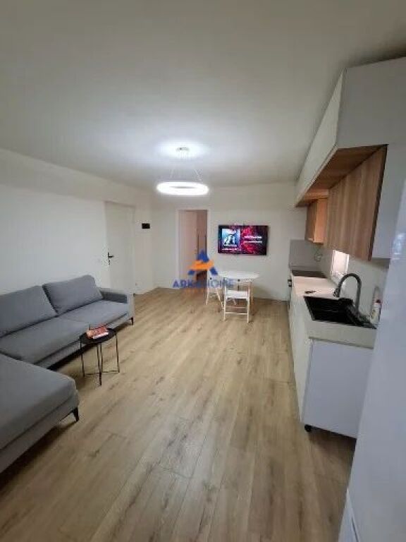 JEPET APARTAMENT 2+1 ME QERA " RRUGA E BARRIKADAVE " 631 EURO