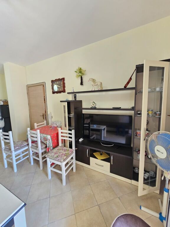 🏡 SHITET APARTAMENT 1+1 NË PLAZH, PRANE RROTES KUQE