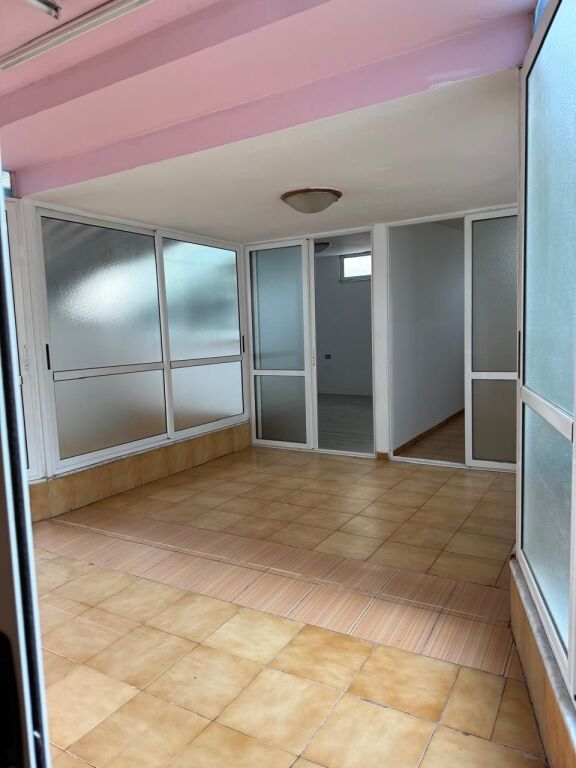 🏢Former Exhibition “Shqiperia Sot” offers business premises for rent for offices,1+1, empty. 80,000Leke (Gross)