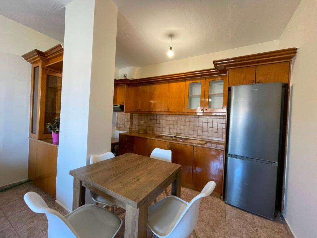 Apartament 1+1 per qira tek Komuna e Parisit.