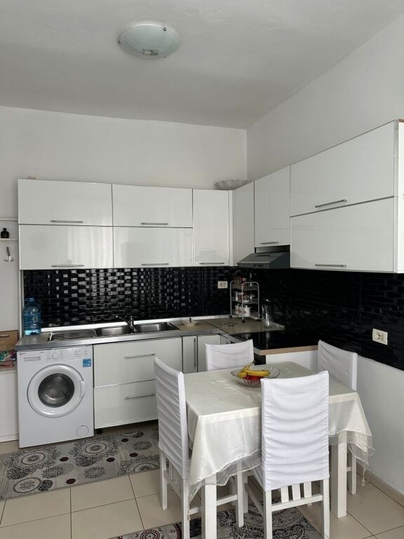 APARTAMENT PËR SHITJE - ZONA PALLATET AGIMI, PËRBALLË SHALLVAREVE
