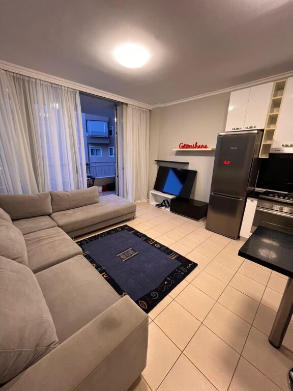 Super Appartamento 1+1 + Balcone + P.Parcheggio || (📍Lago Artificiale - Vicino allo Zoo) K2, Nuovo Piano Terra con Ascensore, con Cortile | 65.000 Lek/Mese