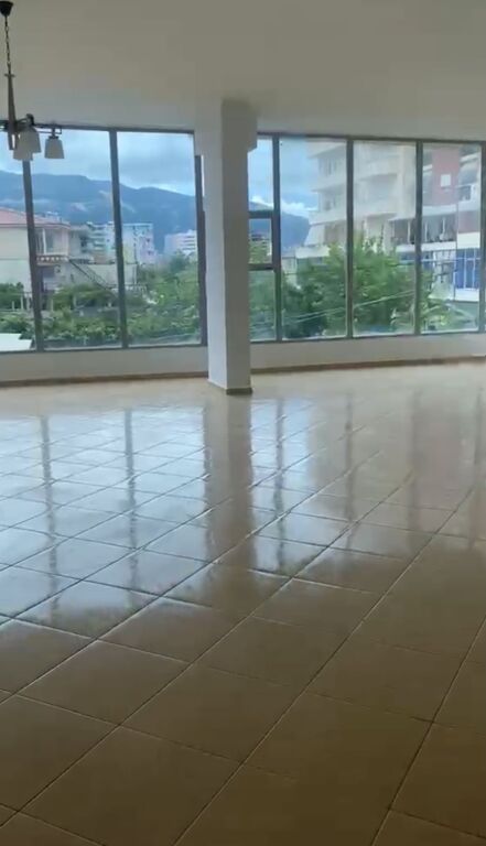 Ambjent biznesi me qera