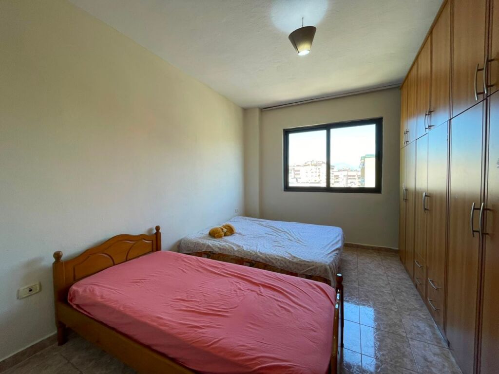 Apartament 1+1 per qira tek Komuna e Parisit.