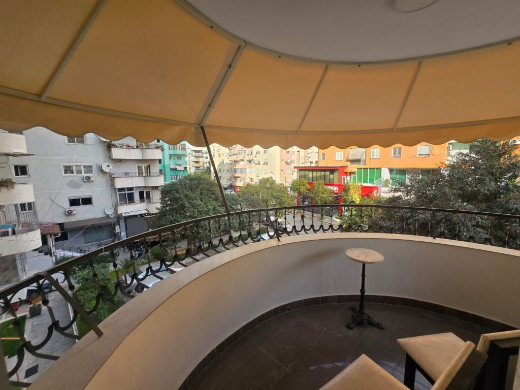 Affitto | Apartament 3 + 1 | Komuna e Parisit | 1200 €/mese