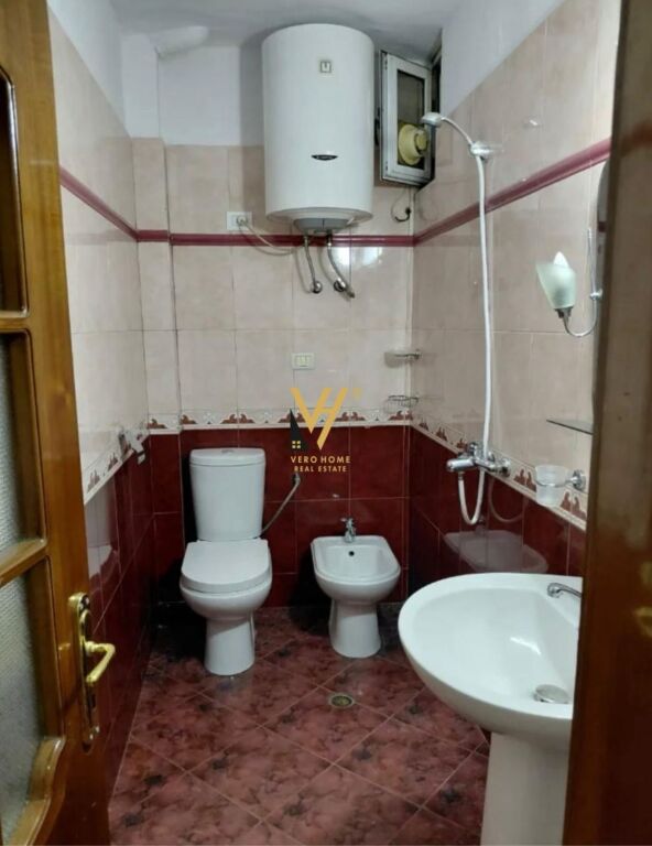 JEPET APARTAMENT 2+1 ME QIRA TE BLV.BAJRAM CURRI 45.000 LEKE