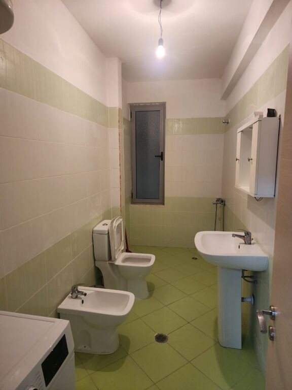 🏠Appartamento 2+1 in affitto annuale a Transballkanike, Vlore📍