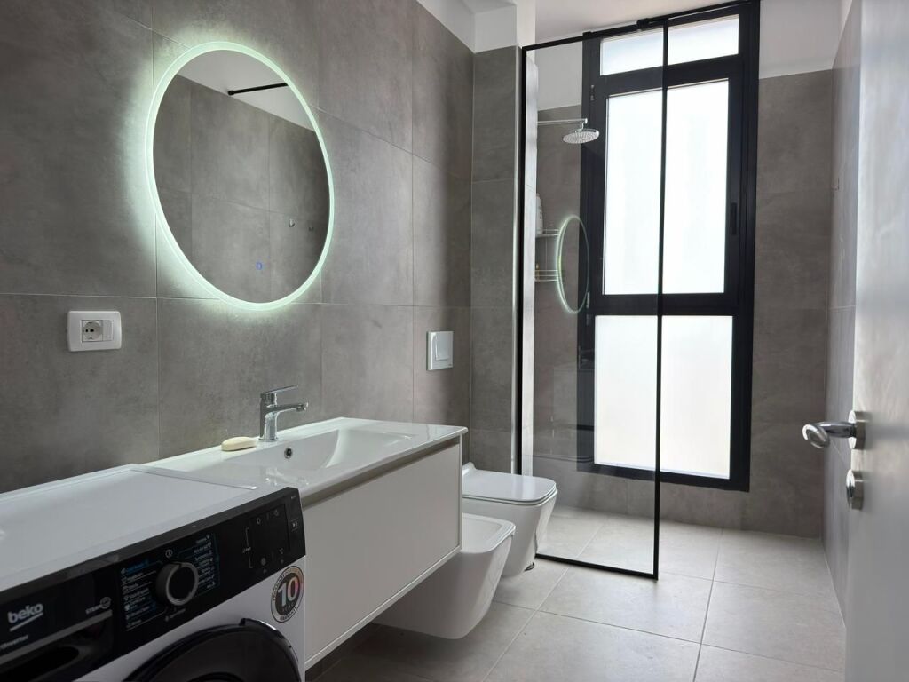 Apartament 2+1 me qera Vlore