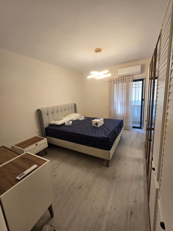 Affitto | Apartament 3 + 1 | Komuna e Parisit | 1200 €/mese