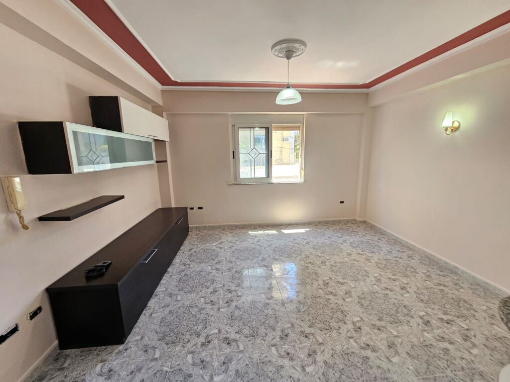 SHITET APARTAMENT 2+1 PRANE PALLATIT TE SPORTIT