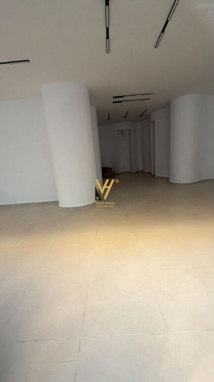 JEPET AMBIENT BIZNESI 124 M2 ME QERA TE ISH EKSPOZITA 2.500 EURO