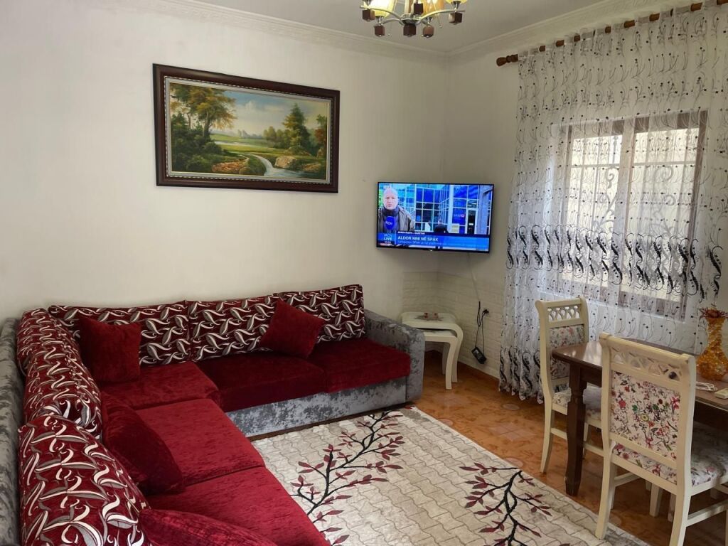 Casa privata 2+1 in affitto vicino al Nuovo Anello, Commissariato N. 4 350 Mila Lek