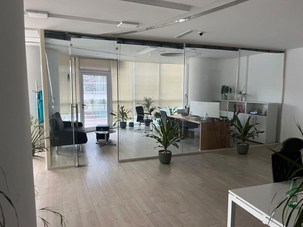 UFFICIO IN AFFITTO 300 M2 AIR ALBANIA 700.000 LEKE FH-78001