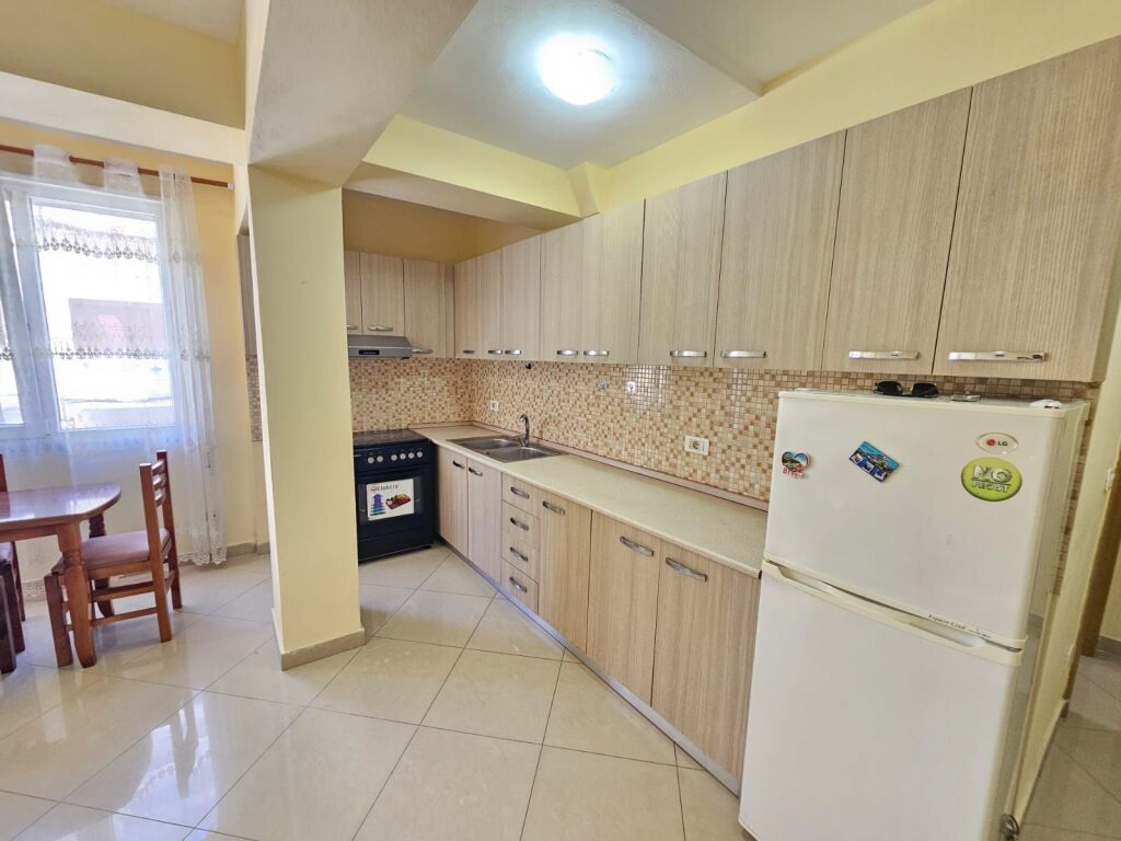 SHITET APARTAMENT 1+1 PRANE PALLATIT TE SPORTIT