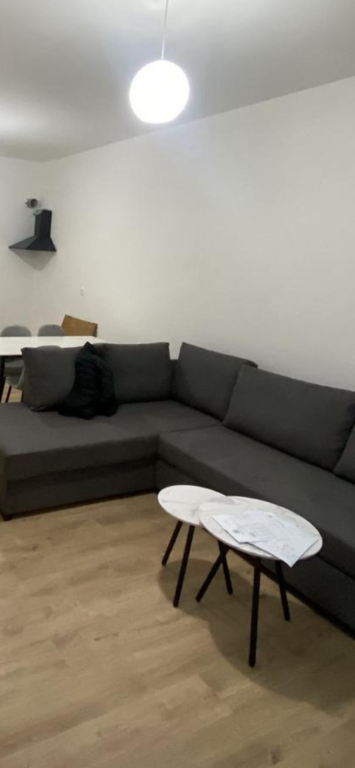 apartament me qera 2+1 Paskuqan