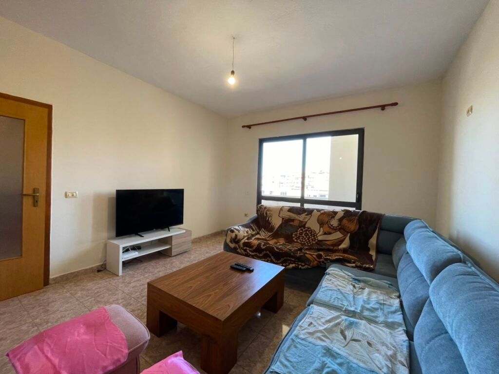 Apartament 1+1 per qira tek Komuna e Parisit.