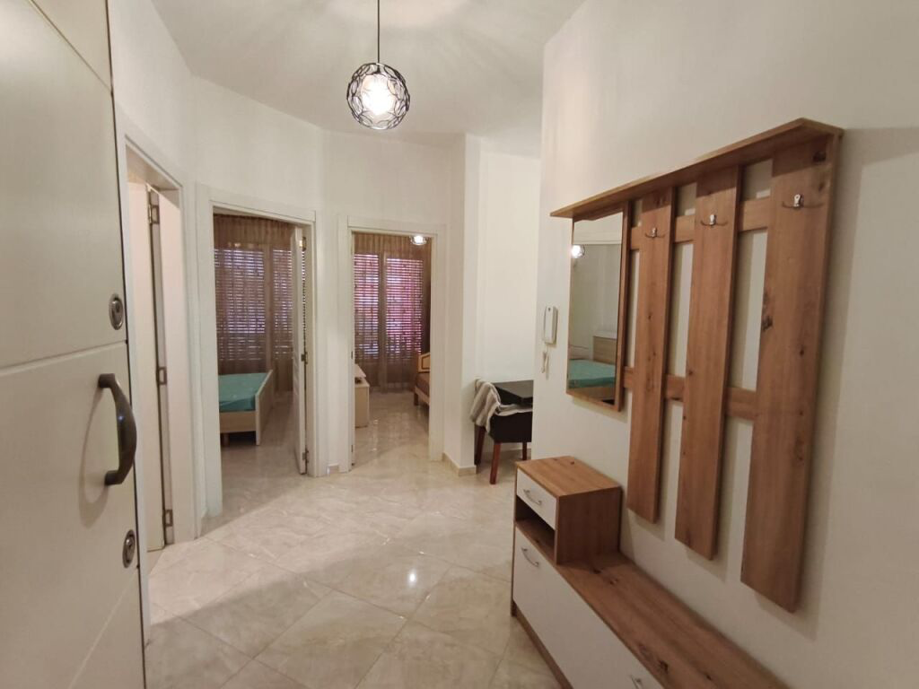 Jepet me qera 2+1 kompleksi Golden Park. Apartmenti eshte I mobiluar