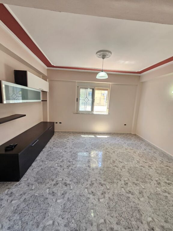 SHITET APARTAMENT 2+1 PRANE PALLATIT TE SPORTIT