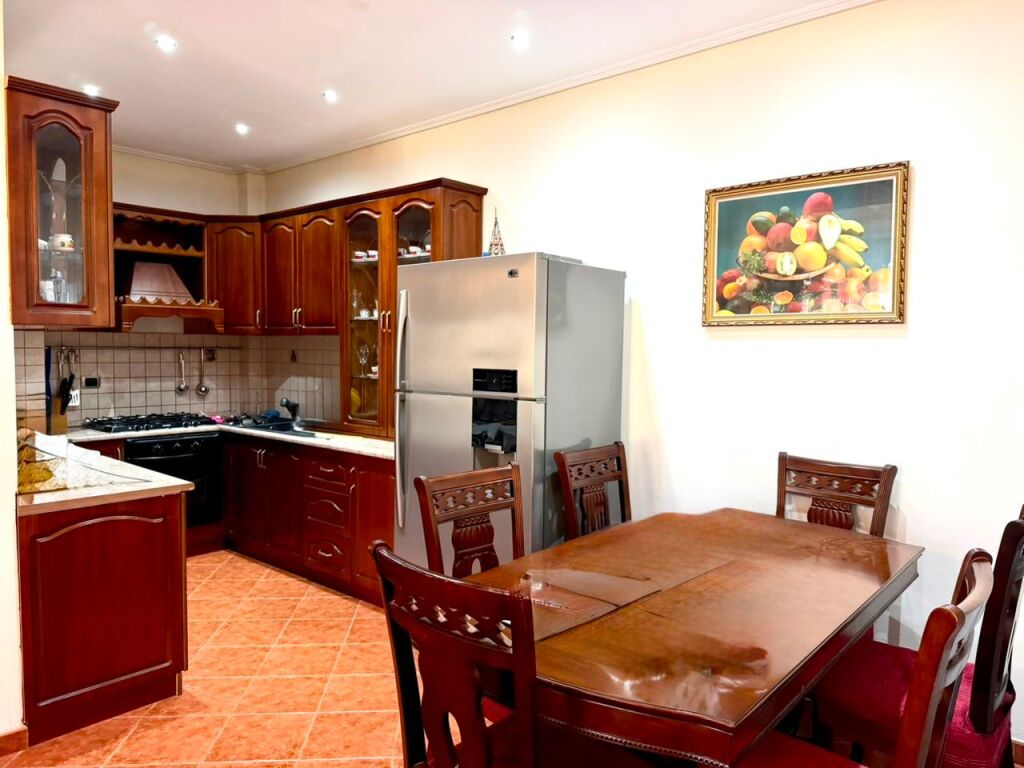 Shitet Apartament 2+1 me Pamje Deti - LungoMare, Vlore