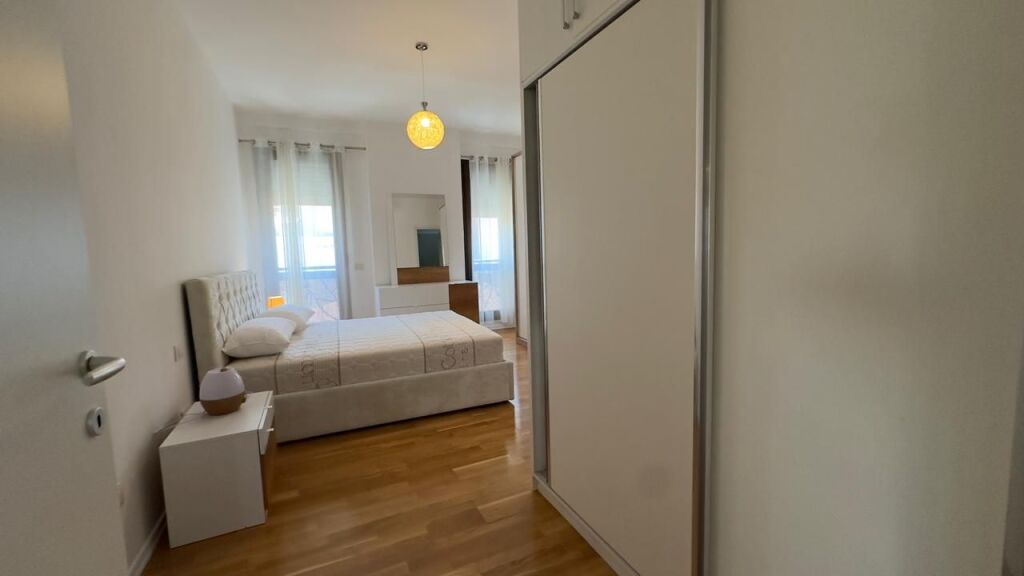 Rent, Apartment 2+1+2+ parking in the Center of Tirana. Empire70006