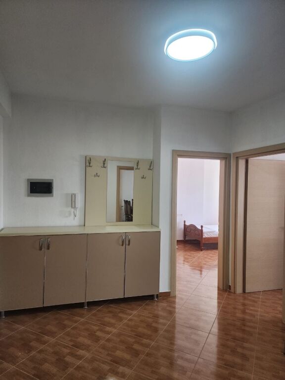 🏠Appartamento 2+1 in affitto annuale a Transballkanike, Vlore📍