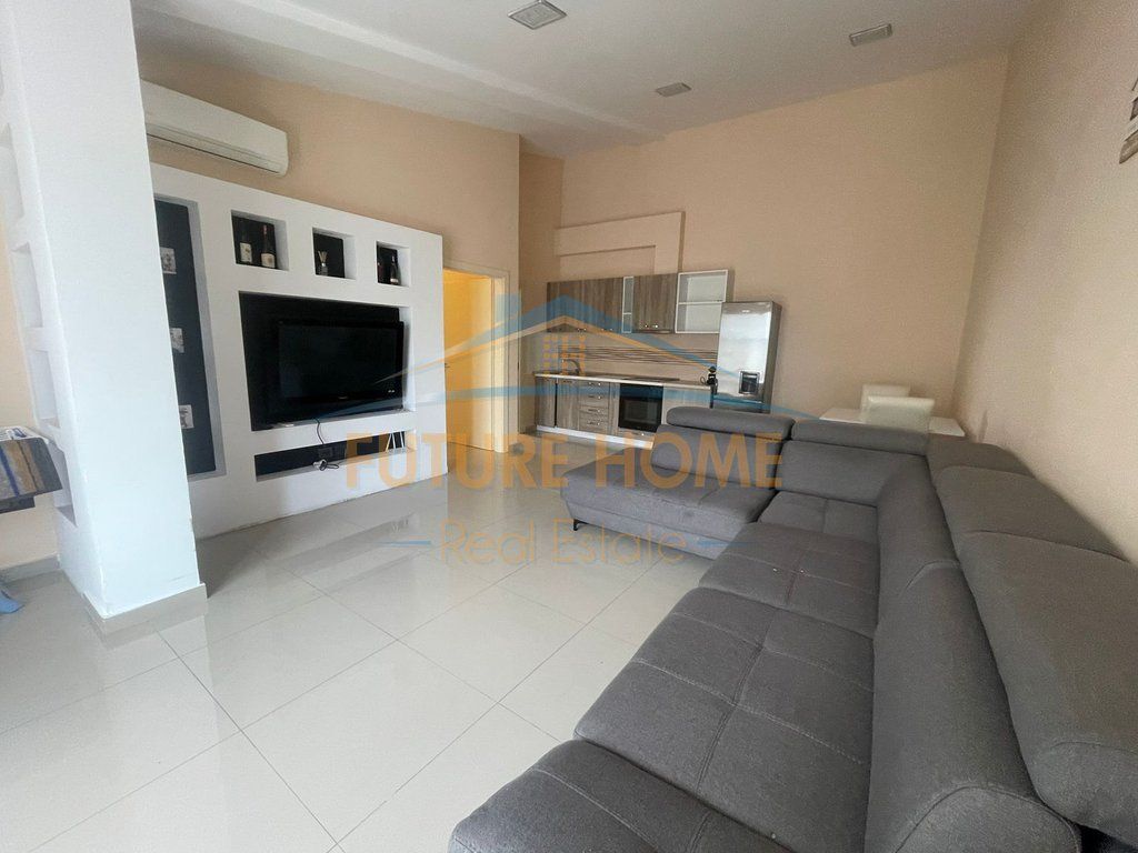 Disponojmë Apartament 1+1 me vendndodhje ne zonen e Saukut te Ri.