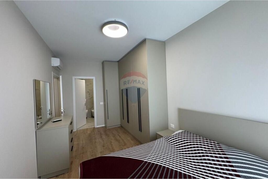Apartament 2+1+2 per qira, Pazari i RI.