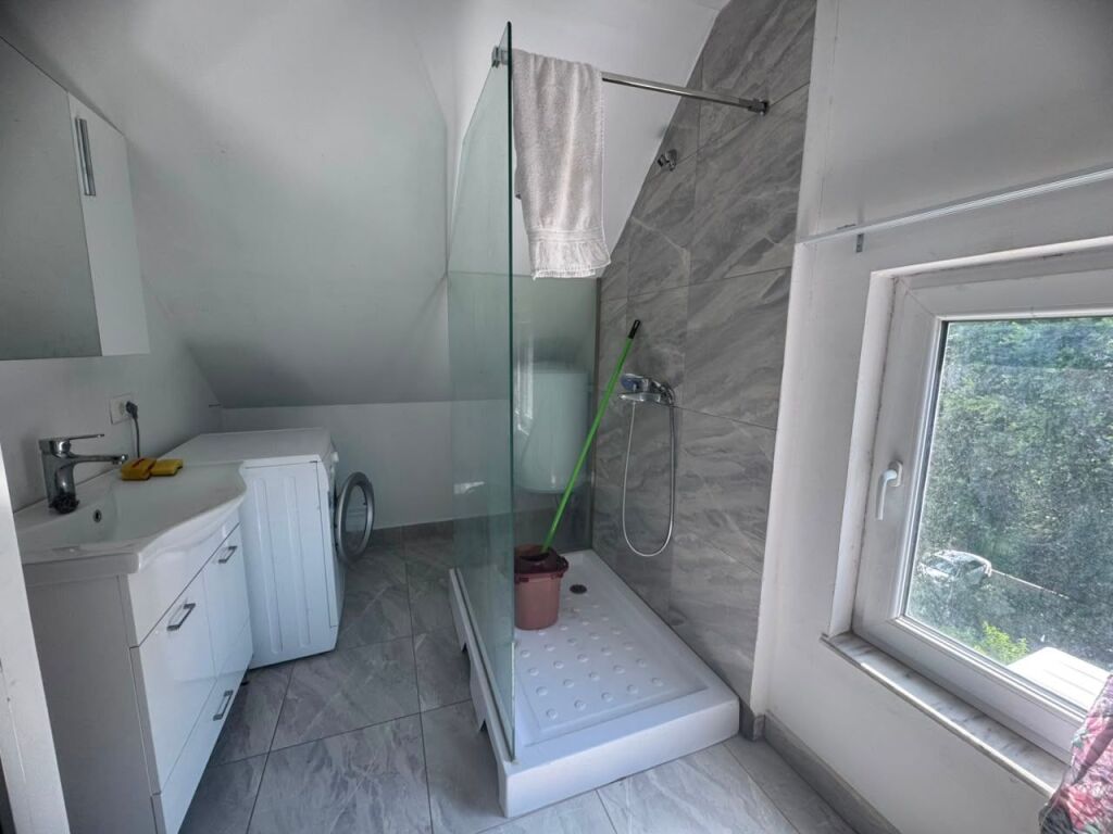 Apartament 1+1 me qira – Don Bosko, pranë Piceri Herdit !