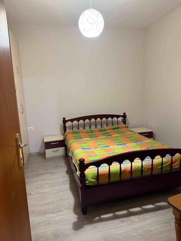 Apartament 1+1 me qera ne Yzberisht, Rruga 3 Deshmoret,