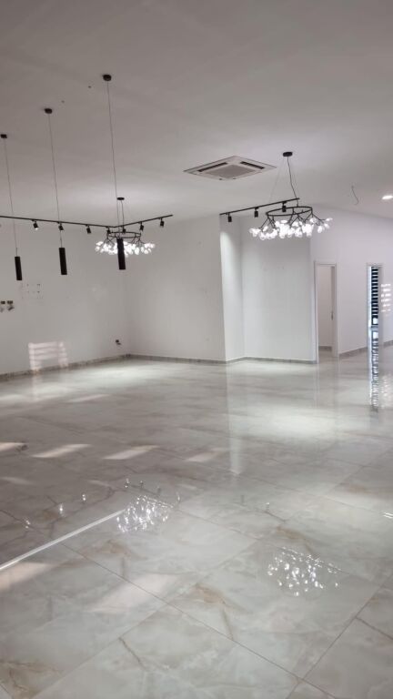 AMBIENTE COMMERCIALE PREMIUM IN AFFITTO PRESSO LA FARMACIA 10