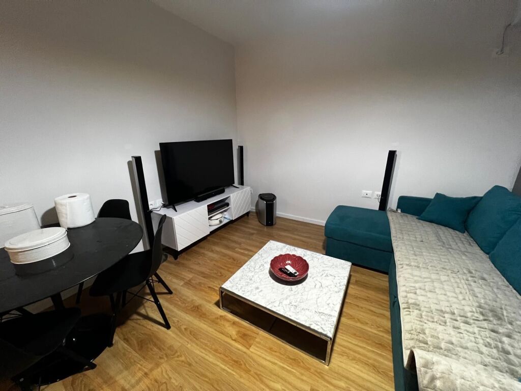 Jepet me Qira Apartament 1+1 në Vilë Private  📍 Përballë shkollës "Mihal Grameno", Rruga Megi Lila