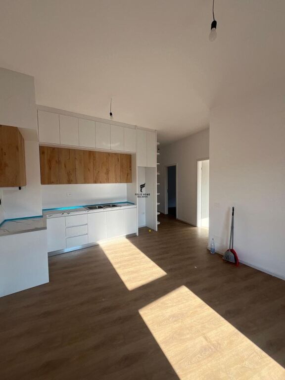 SHITET APARTAMENT 2+1+2 ALI DEMI 137.000 EURO FH-77955